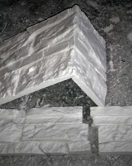 Декоративный камень.Гипсовая плитка, МонБлан К 50 угол внешний(упаковка 0,26 м2 или 0,76 м.п), неокрашенно